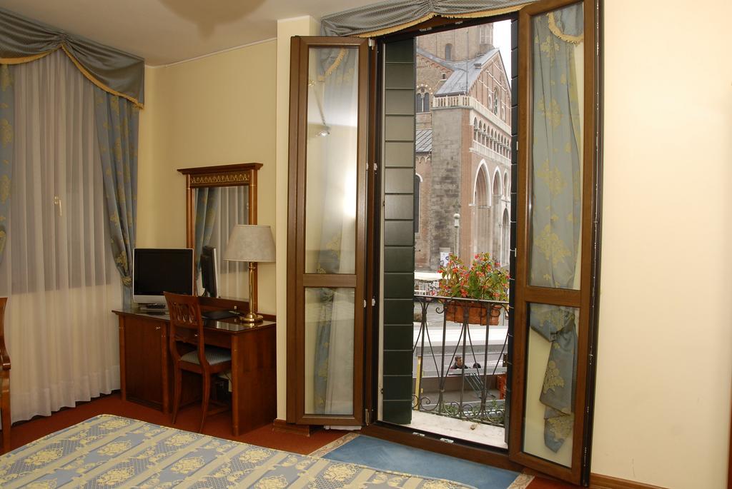 بادوفا Hotel Donatello الغرفة الصورة